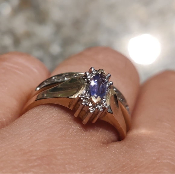 10kt Gold Tanzanite Ring Size 7 - Picture 9 of 13